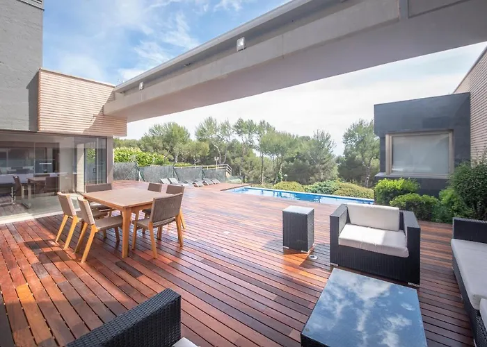Limonium Deluxe Villa With Private Pool, Tarracohomes